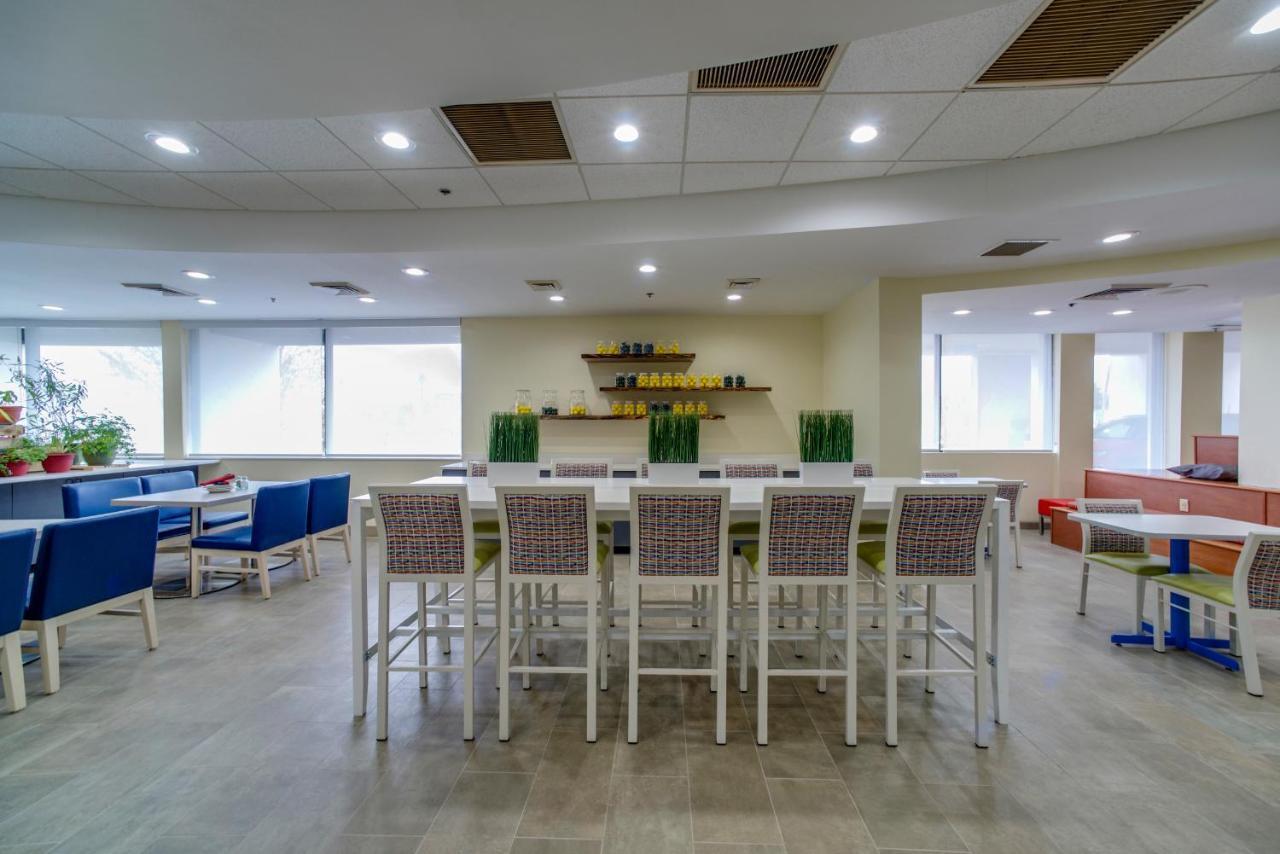 Saint Louis Airport Hotel Woodson Terrace Buitenkant foto
